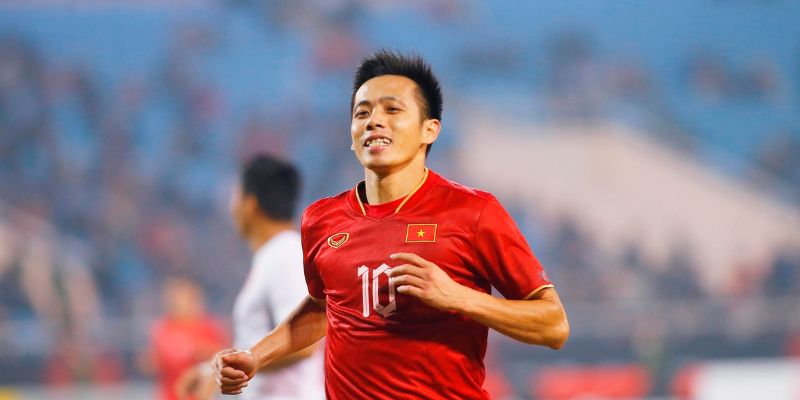 Phong cách chơi bóng của tiền đạo Văn Quyết